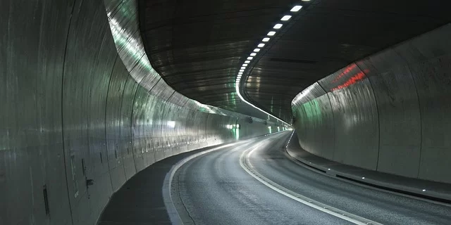 tunnel-2930773_640